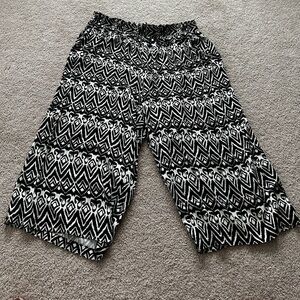 Rose + Olive elastic waisted, flowy cropped pants.